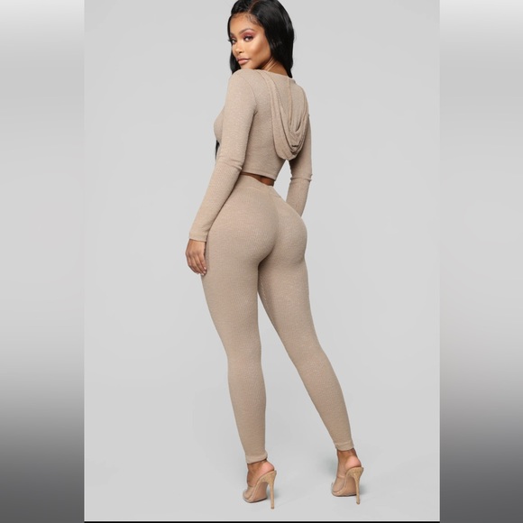 Fashion nova wanderlust set - Picture 3 of 4